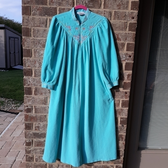🌟 Vintage Vanity Fair robe size medium petite - Picture 1 of 8